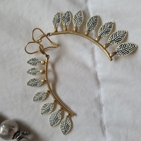 Stella and Dot bundle - 2 sets earrings, one bracelet:) - Picture 3 of 4